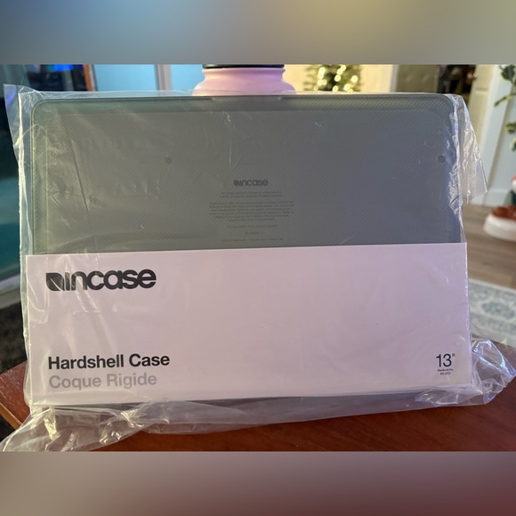 Incase MacBook Pro 13” Green Case - Picture 2 of 3